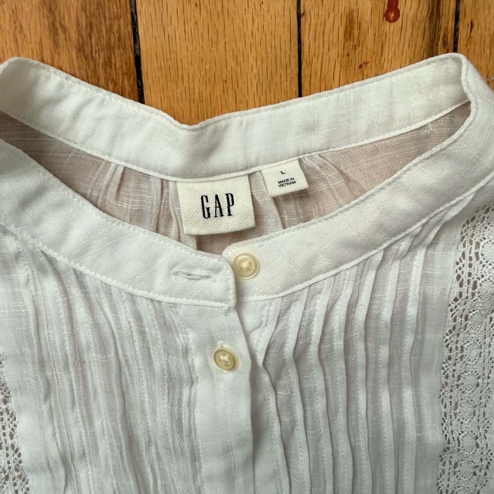 GAP White Textured Blouse with Lace Accents - Picture 6 of 9